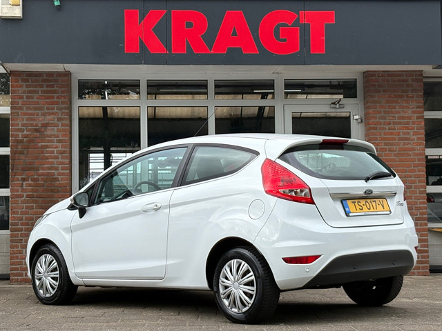 Foto 8 van Ford Fiesta Titanium 1.25 82 pk - climate - parkpilot - zuinig!
