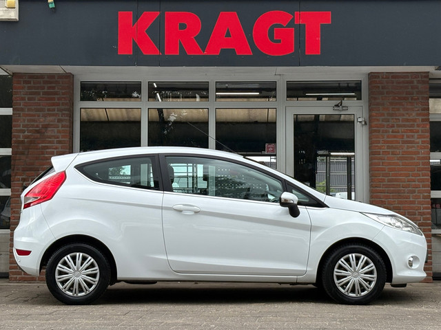 Foto 5 van Ford Fiesta Titanium 1.25 82 pk - climate - parkpilot - zuinig!