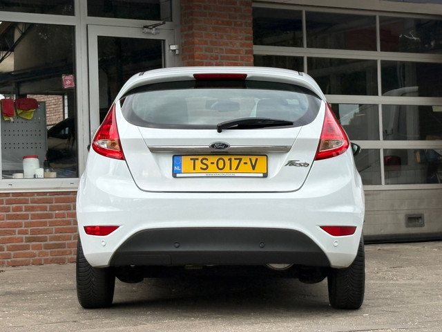 Foto 4 van Ford Fiesta Titanium 1.25 82 pk - climate - parkpilot - zuinig!