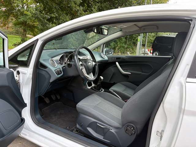 Foto 3 van Ford Fiesta Titanium 1.25 82 pk - climate - parkpilot - zuinig!