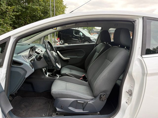 Foto 2 van Ford Fiesta Titanium 1.25 82 pk - climate - parkpilot - zuinig!