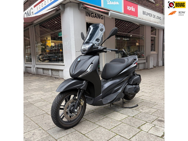 Foto 2 van Piaggio Scooter 400 Beverly S HPE