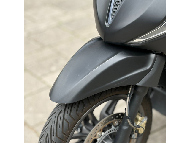 Foto 3 van Piaggio Scooter 400 Beverly S HPE