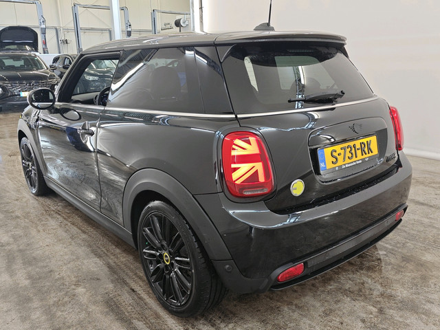 Foto 3 van Mini Electric Cooper 33 kWh 184pk Yours | SOH 98% | Leder | CarPlay | Navi | Stoelverwarming | Getin