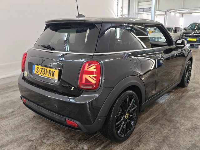 Foto 6 van Mini Electric Cooper 33 kWh 184pk Yours | SOH 98% | Leder | CarPlay | Navi | Stoelverwarming | Getin