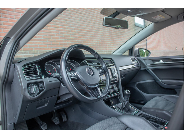 Foto 3 van Volkswagen Golf 1.2 TSI Business Edition, 2e eigenaar, 97.000km NAP, Massage, Camera, Half leder, Na