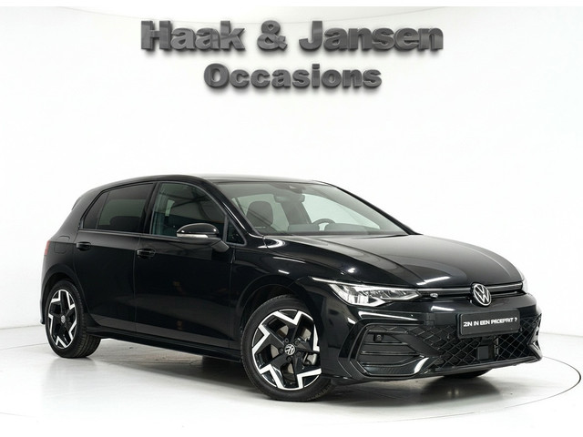 Foto 2 van Volkswagen Golf 1.5 eTSI R-Line Edition - Inc BTW - ACC - Camera
