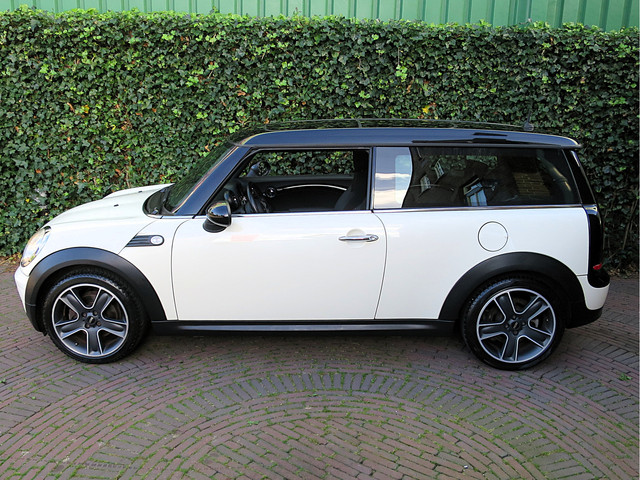 Foto 6 van MINI Clubman 1.6 Cooper Chili R55 Youngtimer, Pano.dak, clima, BT en 17"