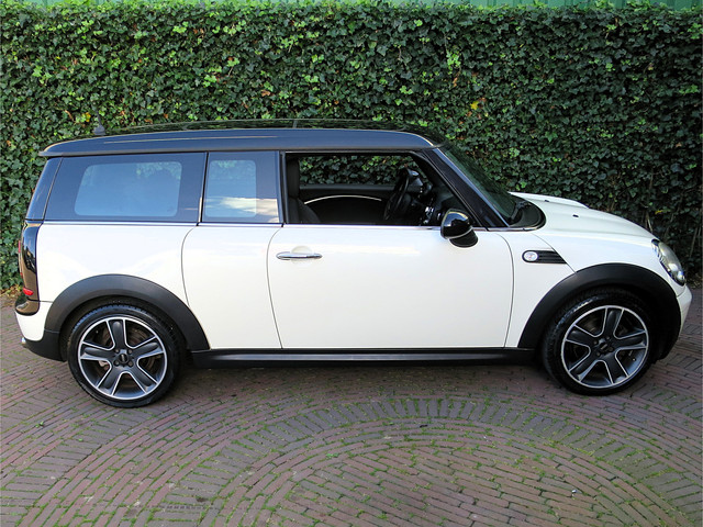 Foto 5 van MINI Clubman 1.6 Cooper Chili R55 Youngtimer, Pano.dak, clima, BT en 17"