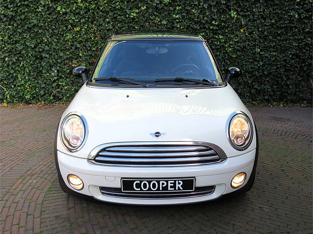 Foto 3 van MINI Clubman 1.6 Cooper Chili R55 Youngtimer, Pano.dak, clima, BT en 17"