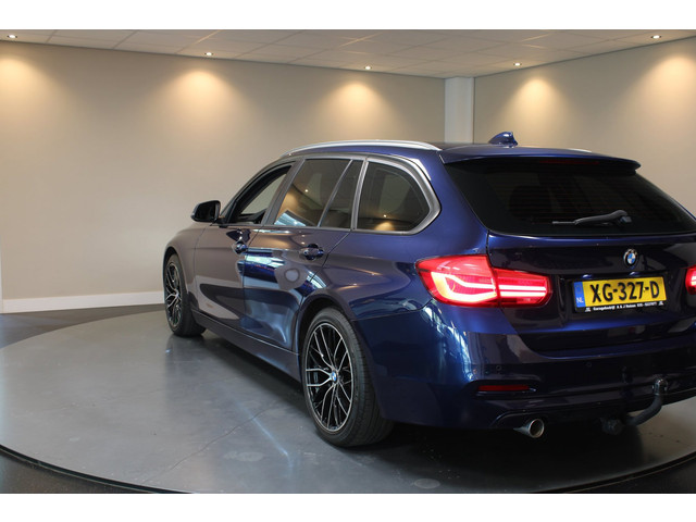 Foto 4 van BMW 3-serie Touring 318i Executive *Automaat* 2de Eigenaar|Dealer OH|Trekhaak|Cruise|Navi|PDC|18''Ve