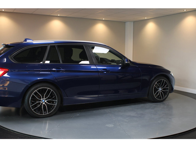 Foto 7 van BMW 3-serie Touring 318i Executive *Automaat* 2de Eigenaar|Dealer OH|Trekhaak|Cruise|Navi|PDC|18''Ve