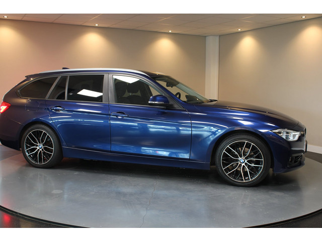 Foto 8 van BMW 3-serie Touring 318i Executive *Automaat* 2de Eigenaar|Dealer OH|Trekhaak|Cruise|Navi|PDC|18''Ve