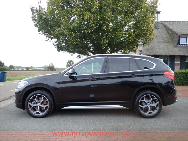 Foto 6 van BMW X1 xDrive20i PANODAK / HEAD-UP / SPORTLEER / BLUETOOTH