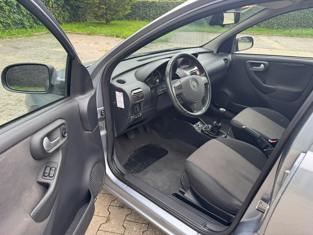 Foto 2 van Opel Corsa 1.4-16V Full Rhythm