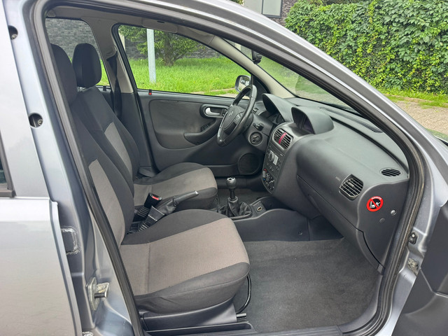 Foto 3 van Opel Corsa 1.4-16V Full Rhythm