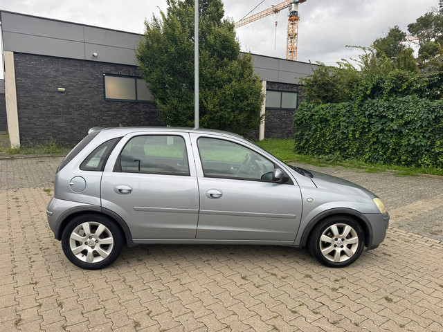 Opel Corsa 1.4-16V Full Rhythm