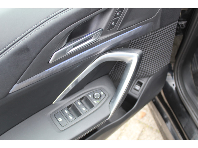 Foto 9 van BMW X1 sDrive18i Apple Carplay/Android Auto l Lederen bekleding l Hemelbekleding donker l Lichtmetal