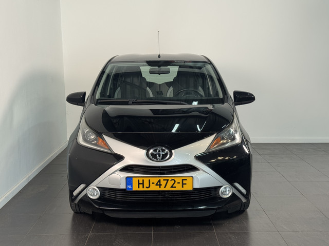 Foto 4 van Toyota Aygo 1.0 VVT-i x-play | Achteruitrijcamera | Airco | Lage km stand |