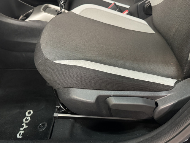 Foto 6 van Toyota Aygo 1.0 VVT-i x-play | Achteruitrijcamera | Airco | Lage km stand |