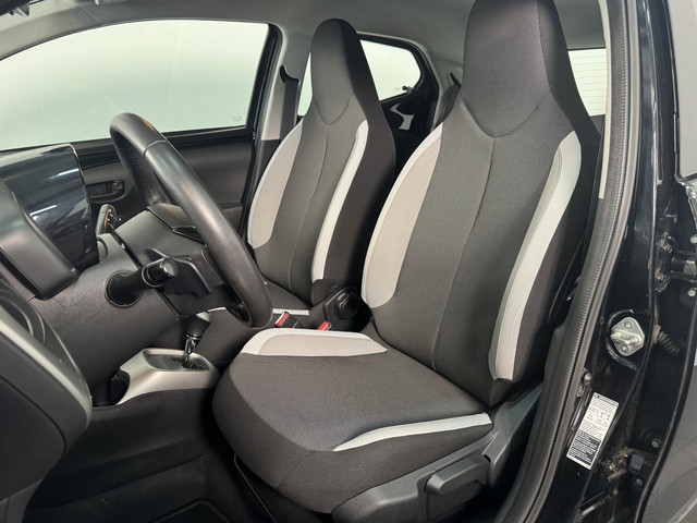 Foto 7 van Toyota Aygo 1.0 VVT-i x-play | Achteruitrijcamera | Airco | Lage km stand |