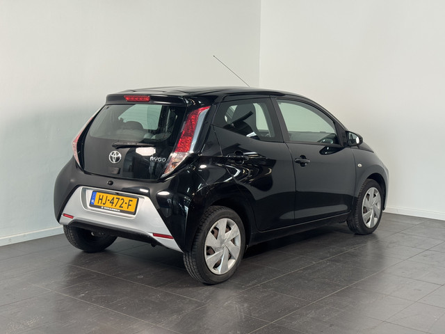 Foto 8 van Toyota Aygo 1.0 VVT-i x-play | Achteruitrijcamera | Airco | Lage km stand |