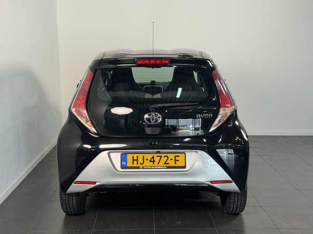 Foto 9 van Toyota Aygo 1.0 VVT-i x-play | Achteruitrijcamera | Airco | Lage km stand |