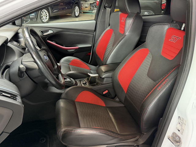 Foto 6 van Ford Focus Wagon 2.0 EcoBoost ST-2 Navigatie Lederen bekleding Climate control