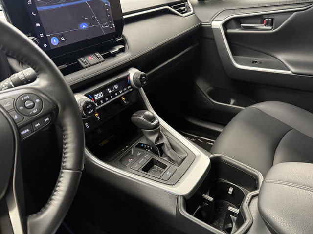 Foto 2 van Toyota RAV4 2.5 Hybrid Dynamic Style pakket, Lederen stoelen en elektrisch verstelbare stoele, stuur
