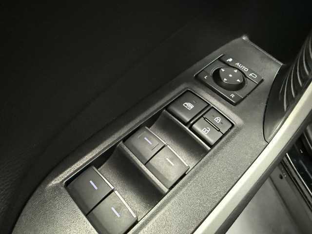 Foto 4 van Toyota RAV4 2.5 Hybrid Dynamic Style pakket, Lederen stoelen en elektrisch verstelbare stoele, stuur