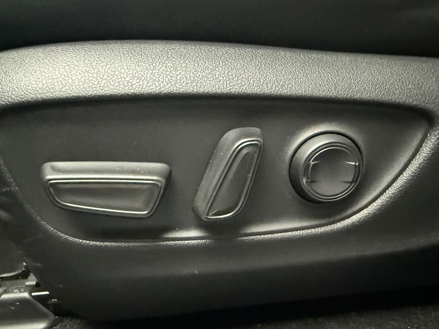 Foto 5 van Toyota RAV4 2.5 Hybrid Dynamic Style pakket, Lederen stoelen en elektrisch verstelbare stoele, stuur