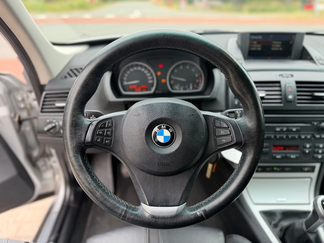 Foto 10 van BMW X3 2.0i Introduction