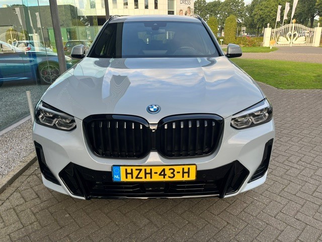 Foto 2 van BMW X3 XDRIVE30E High Executive M Sport TREKHAAK
