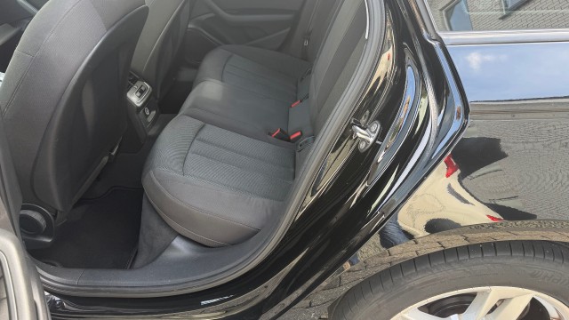 Foto 10 van AUDI A4 Avant 2.0 TDI Ultra Pro line