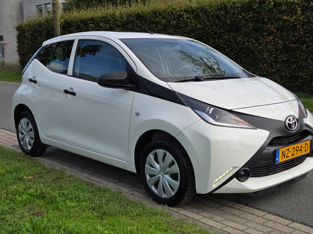 Foto 4 van Toyota Aygo 1.0 VVT-i x-fun APK/AIRCO/NAP