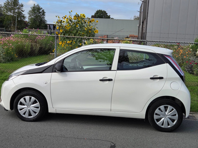 Foto 5 van Toyota Aygo 1.0 VVT-i x-fun APK/AIRCO/NAP
