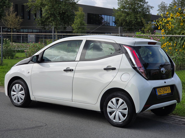 Foto 6 van Toyota Aygo 1.0 VVT-i x-fun APK/AIRCO/NAP