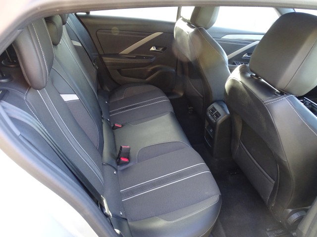 Foto 9 van OPEL ASTRA 1.2 GS LINE Turbo-PDC V/A-Navi-360 Camera-Cruise-MultiMedia-