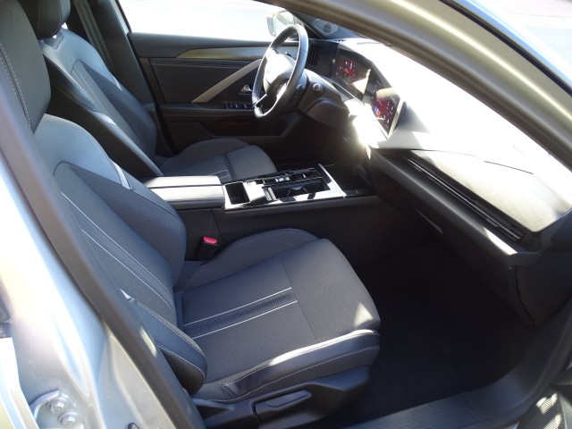 Foto 10 van OPEL ASTRA 1.2 GS LINE Turbo-PDC V/A-Navi-360 Camera-Cruise-MultiMedia-