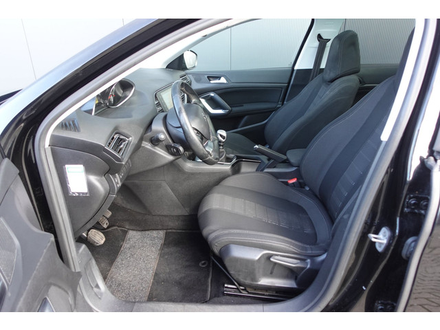 Foto 4 van Peugeot 308 SW 1.6 BlueHDI Blue Lease Executive Pack
