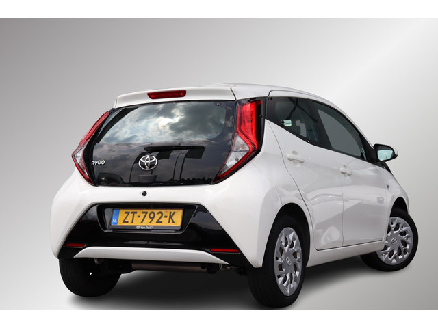 Foto 7 van Toyota Aygo 1.0 VVT-i X-Play, Navi, Camera, LED  speed limiter.