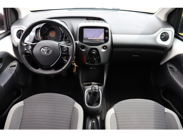 Foto 6 van Toyota Aygo 1.0 VVT-i X-Play, Navi, Camera, LED  speed limiter.