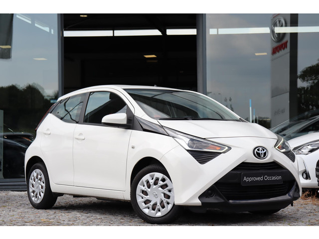 Foto 3 van Toyota Aygo 1.0 VVT-i X-Play, Navi, Camera, LED  speed limiter.