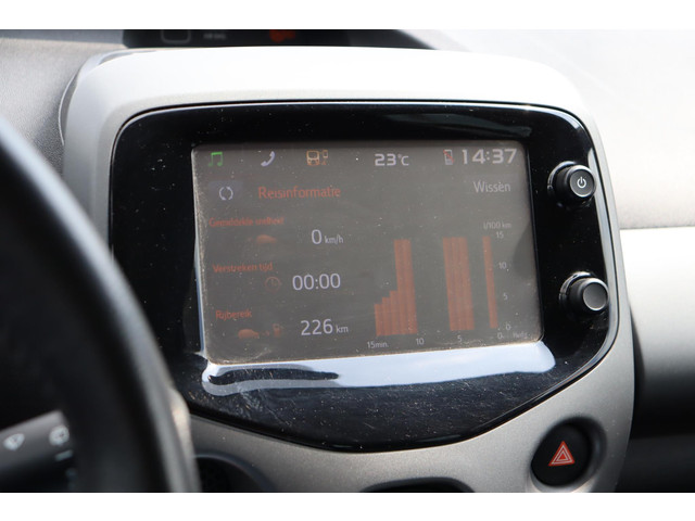 Toyota Aygo 1.0 VVT-i X-Play, Navi, Camera, LED  speed limiter.