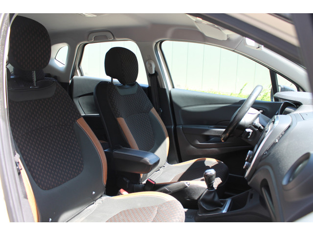 Foto 9 van Renault Captur 0.9 TCe Intens | navigatie | trekhaak | climate control