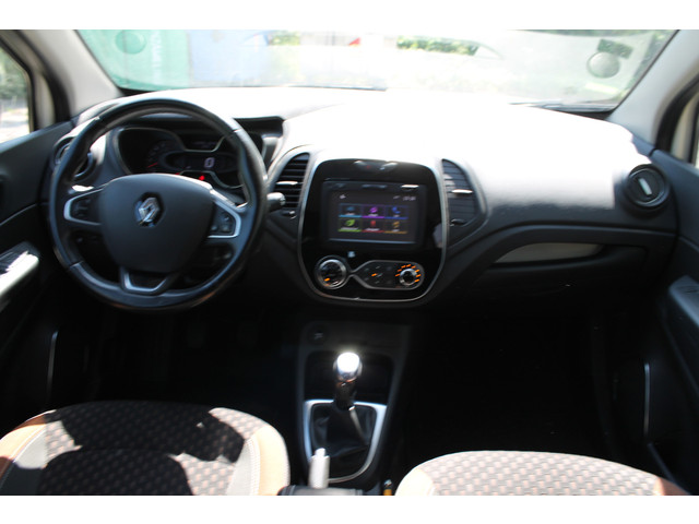Foto 10 van Renault Captur 0.9 TCe Intens | navigatie | trekhaak | climate control