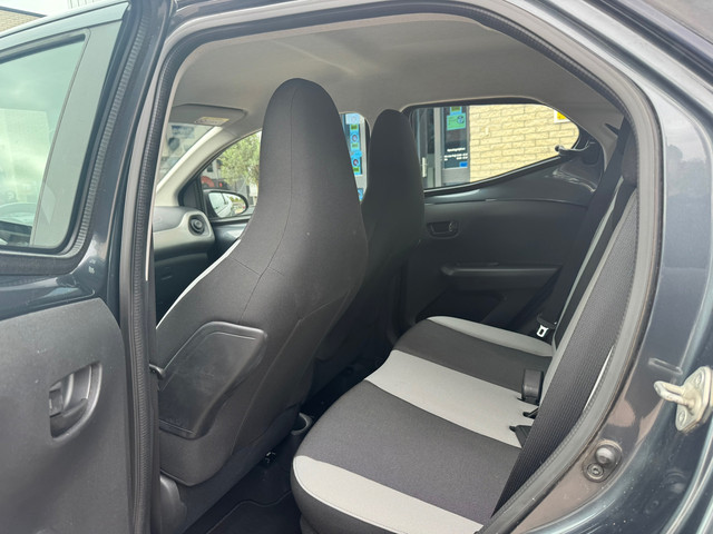 Foto 2 van Toyota Aygo 1.0 VVT-i- bluetooth- unieke kmstand- automaat