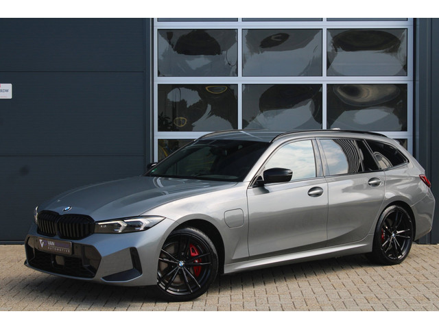 Foto 2 van BMW 3-serie Touring 330e M-Sport Pro | ACC | Head-up | HK | 19''