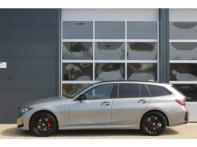 BMW 3-serie Touring 330e M-Sport Pro | ACC | Head-up | HK | 19''
