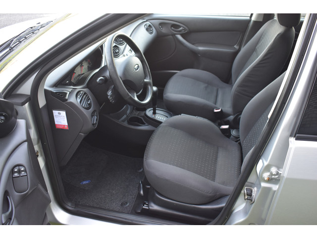 Foto 6 van Ford Focus 1.6-16V Trend Automaat Airco 5-deurs 1e eigenaar Pdc Trekhaak lees goed!!! HANDELSAUTO -